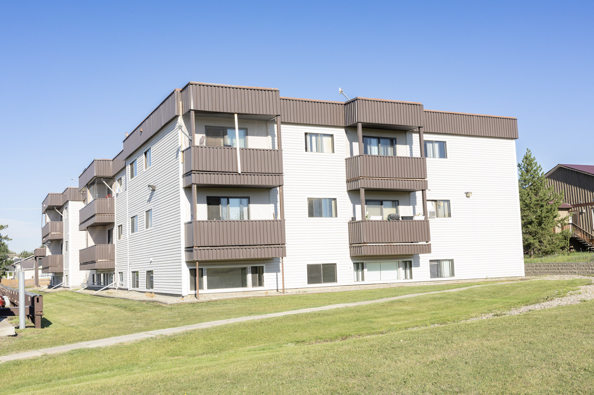 6-2U4A0223-1 Strata Place
