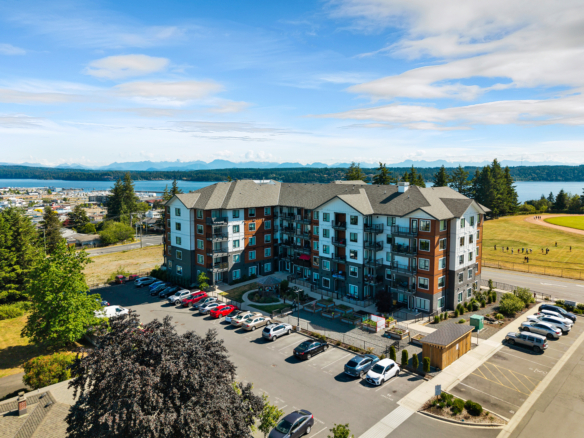 Oceanview Apartments exterior – 850 Dogwood Street, Campbell River BC