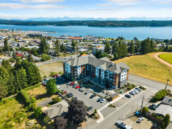 Oceanview Apartments exterior – 850 Dogwood Street, Campbell River BC