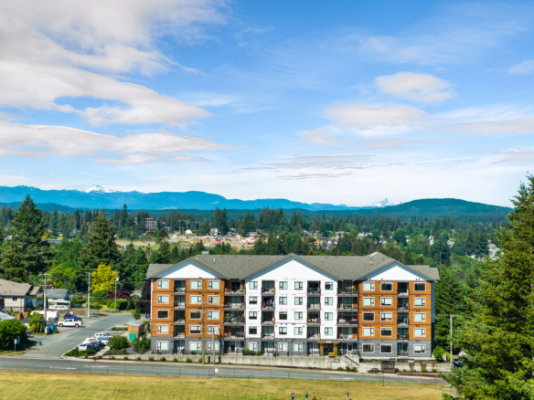 Oceanview Apartments exterior – 850 Dogwood Street, Campbell River BC