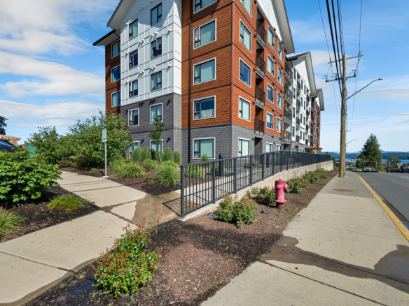 Oceanview Apartments exterior – 850 Dogwood Street, Campbell River BC