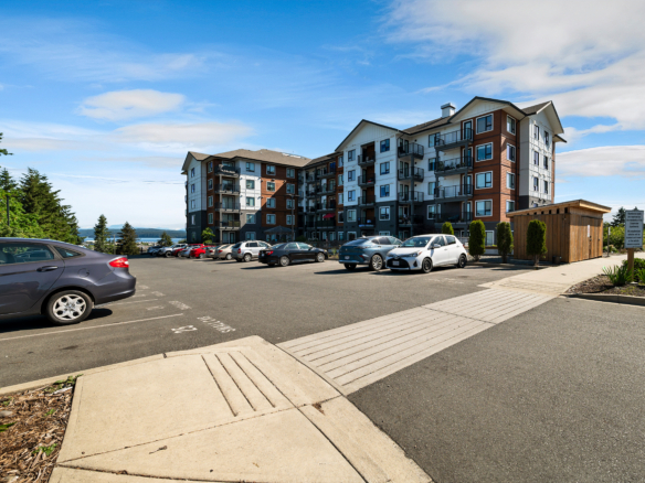 Oceanview Apartments exterior – 850 Dogwood Street, Campbell River BC