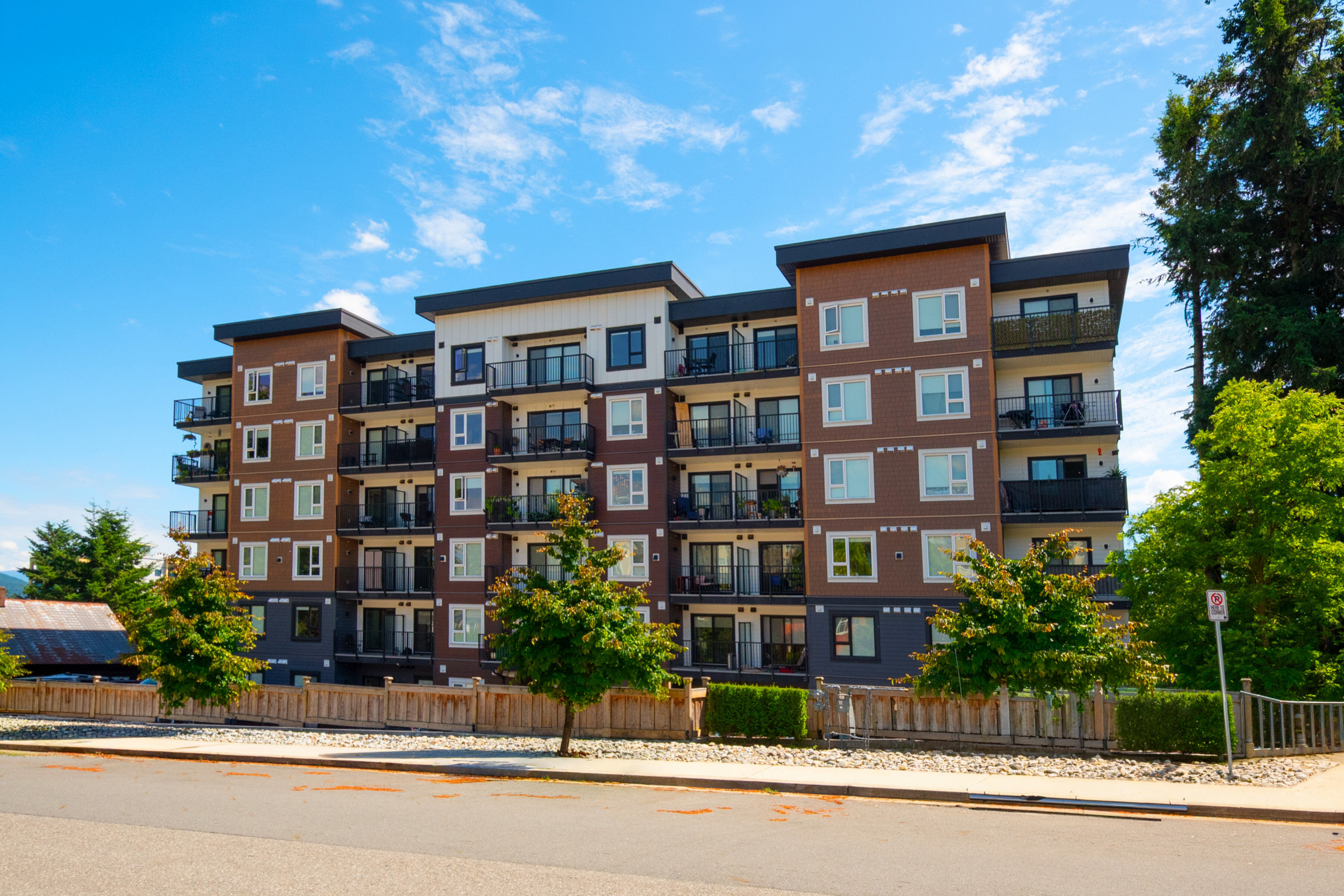 Mission Walk Apartments, 33136 3rd Avenue, Mission, BC - Exterior