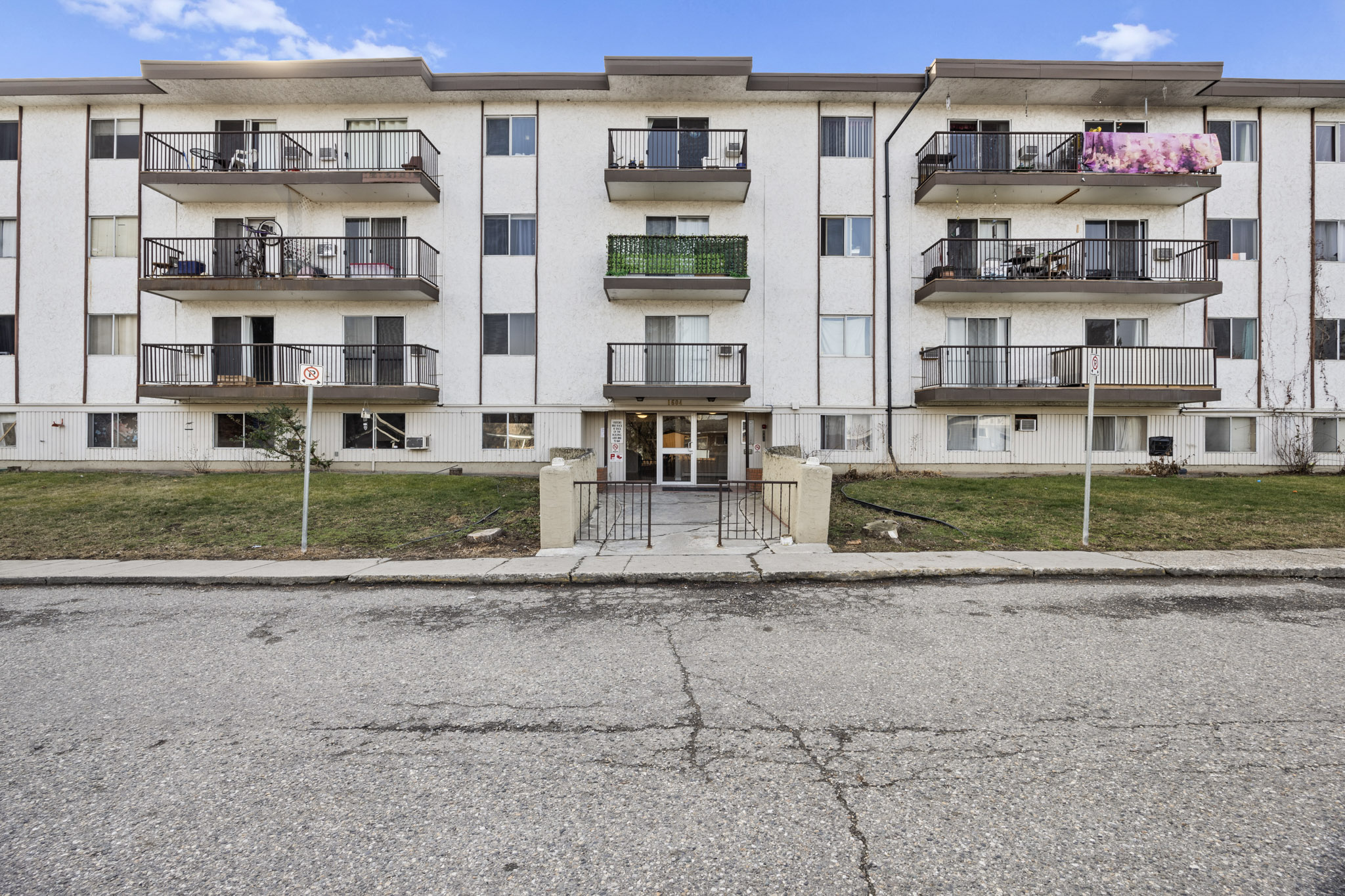 1-160431st,Vernon-5 Valley View Apartments