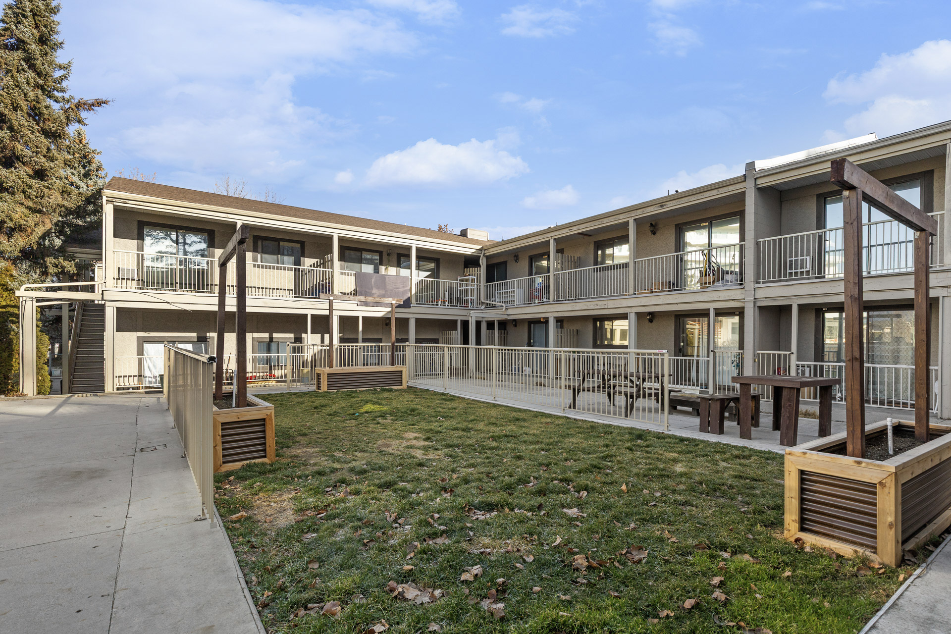 1-3339 Lakeshore Meghan-14 Mission Suites