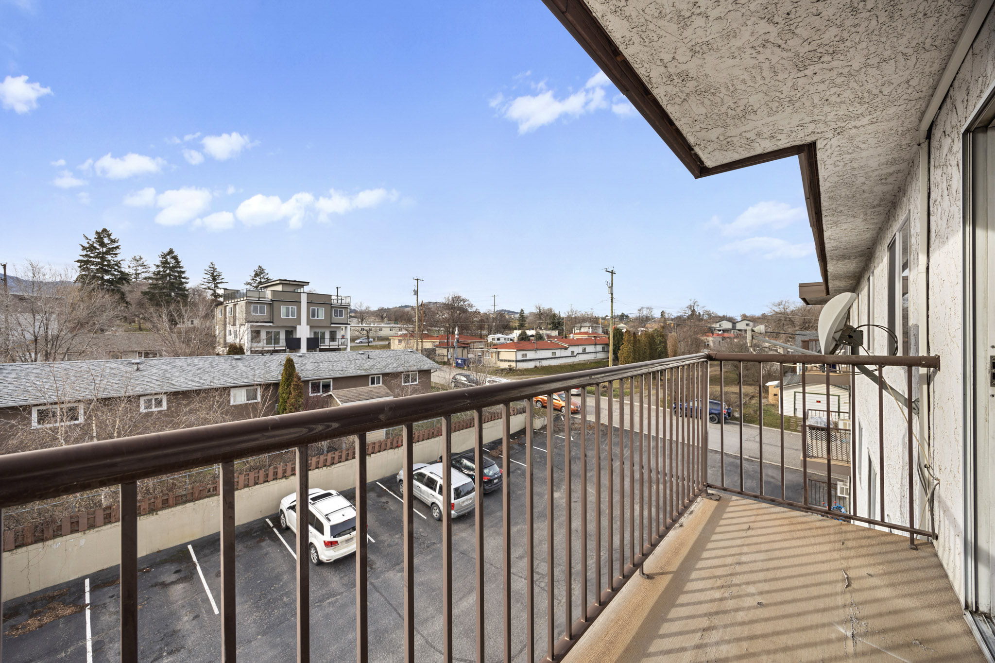 3-160431st,Vernon-15 Valley View Apartments