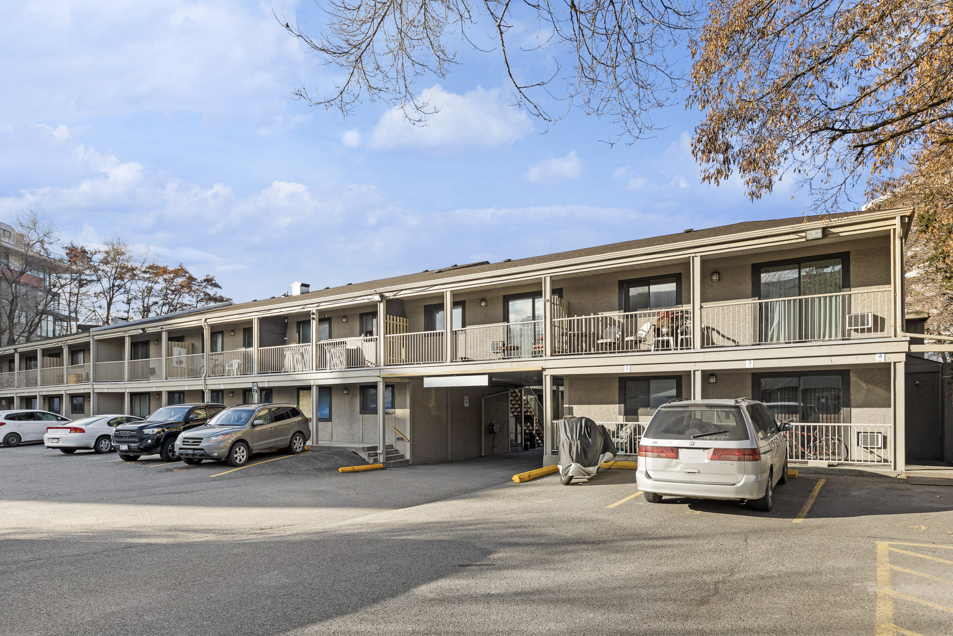 3-3339 Lakeshore Meghan-8 Mission Suites