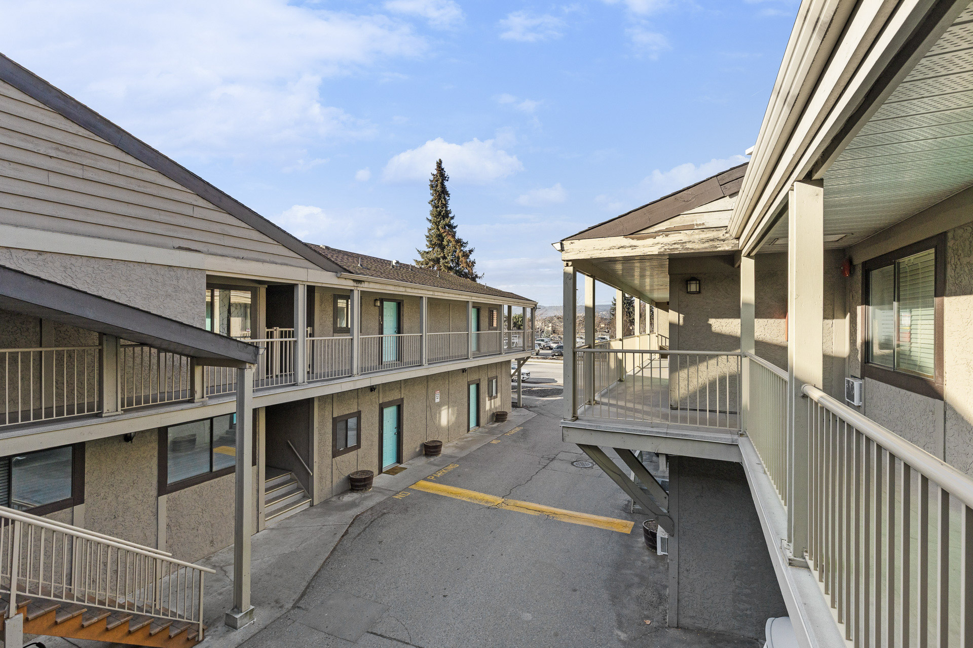 4-3339 Lakeshore Meghan-5 Mission Suites