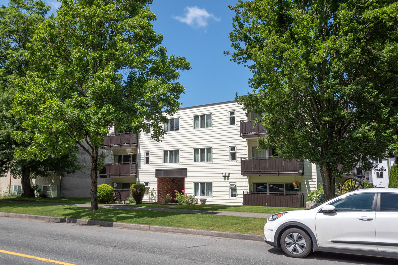 McEvay Blair Multifamily Group - Wagon Wheel Place - 001 1
