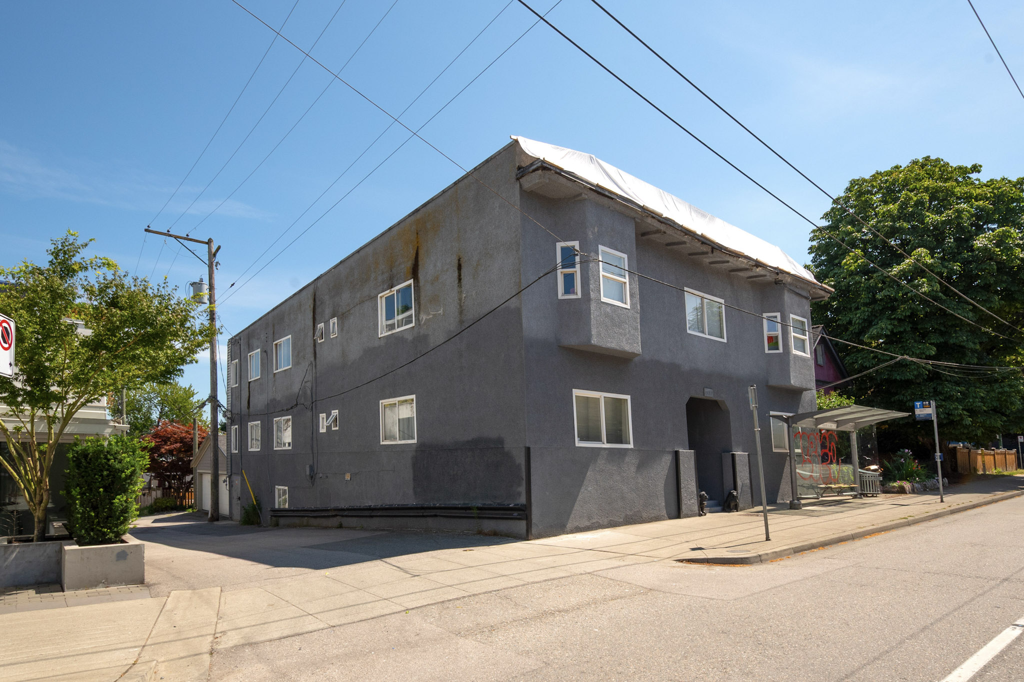 10-011 2532 Fraser Street