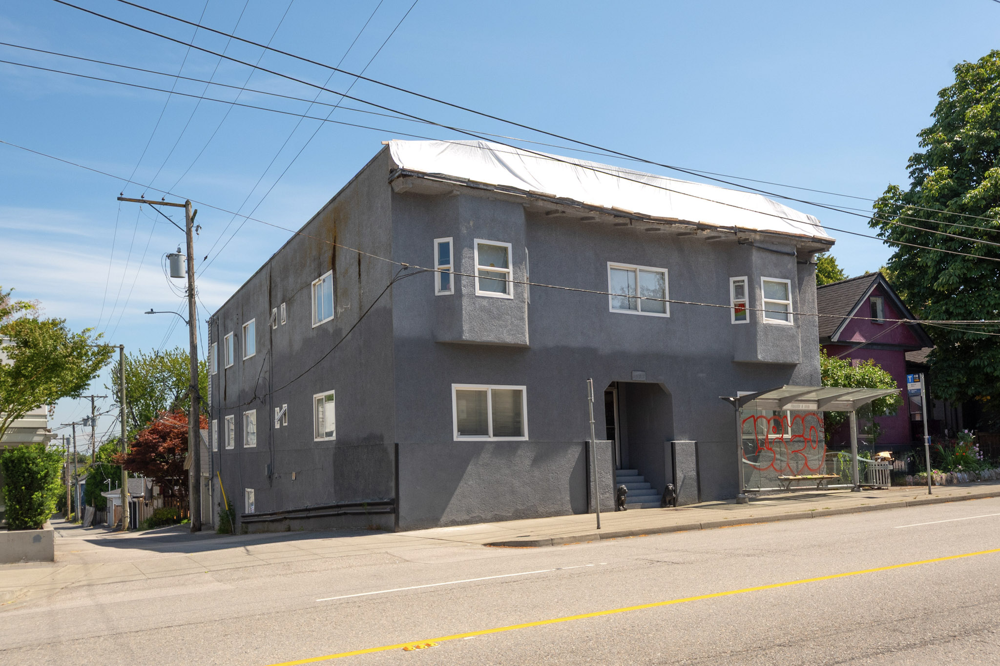 12-010 2532 Fraser Street