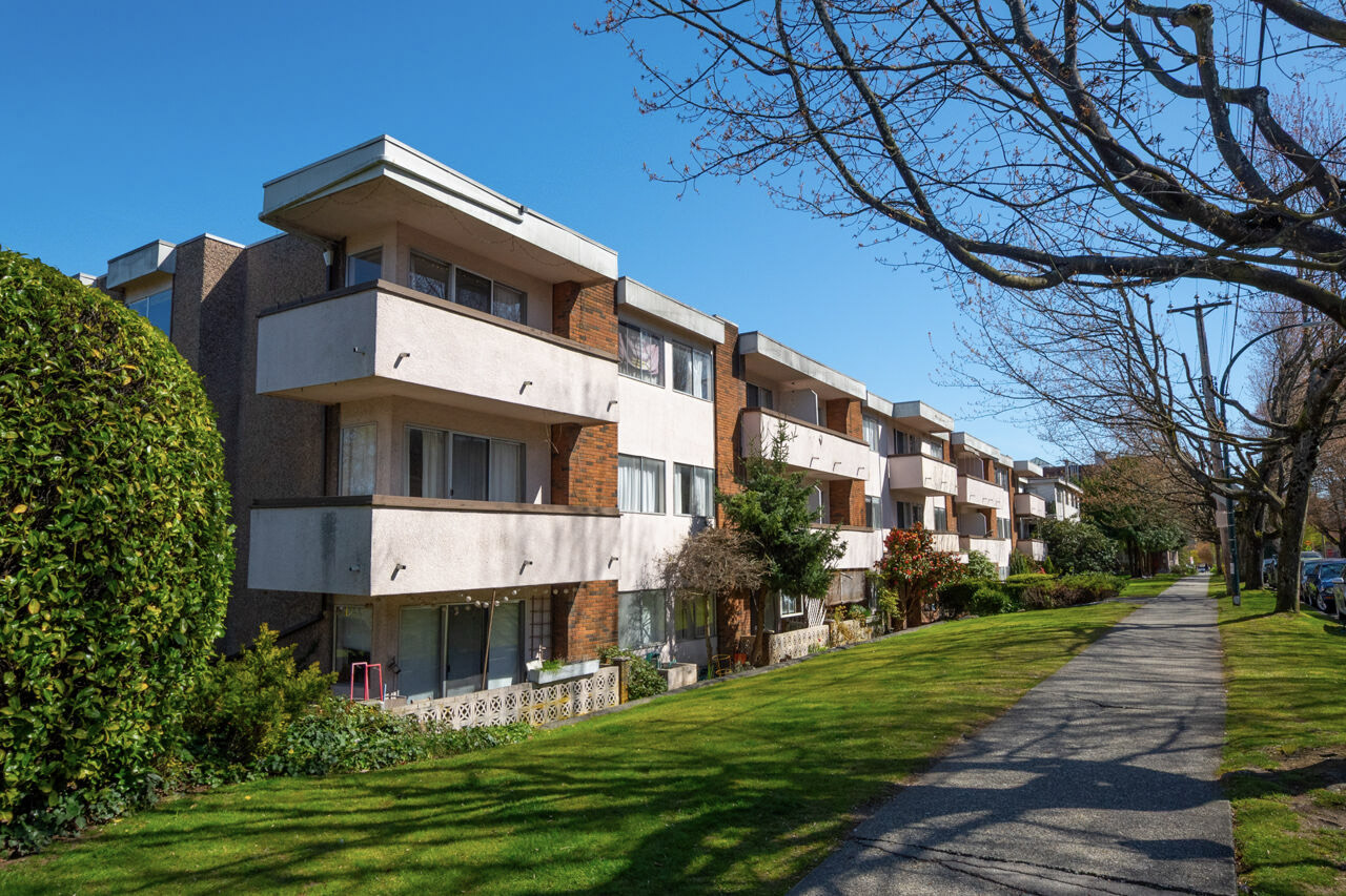 McEvay Blair Multifamily Group - Carmel Court - 64 004